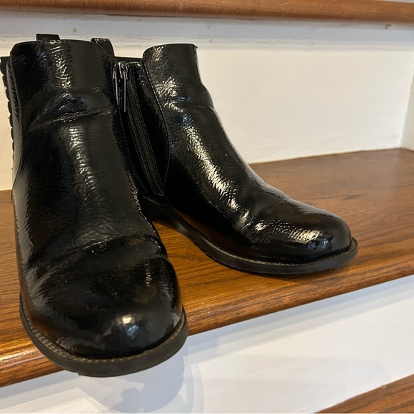 Valdini patent  leather winter boots. - Picture 5 of 6